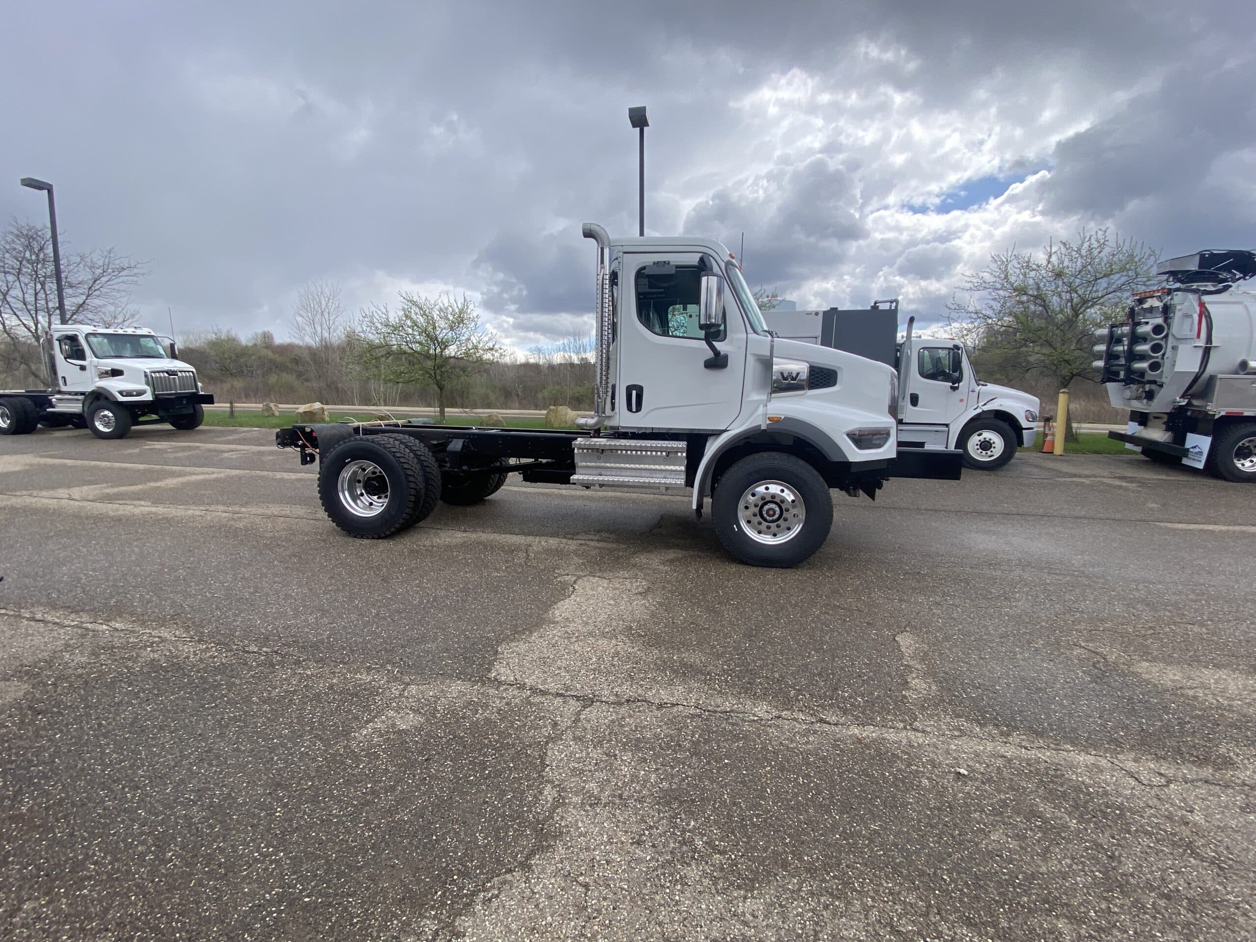 Western Star single axle truck ready for heavy-duty hauling and transport jobs.