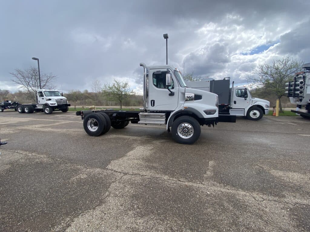 Single axle Western Star truck, perfect for versatile hauling and heavy-duty tasks.